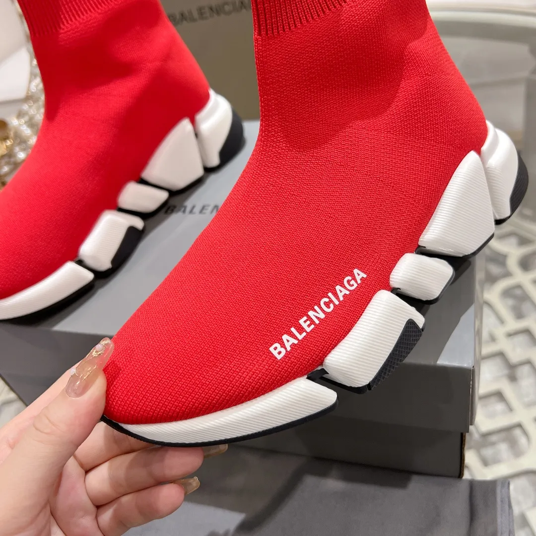 👟👟Ex-factory price 520👟👟 【Balencia**】The latest ✅SPEED2.0 multi-compression molded combination outsole from Paris* ✅ ⚠️Balencia’s top couple socks and shoes❗️ 🌟Original purchase and development! The top version on the market, with upgraded quality, every detail including packaging is compared to ZP! Newly upgraded TPU vacuum molded combination outsole! More comfortable and easy to wear! 3D knitted fabric is breathable and does not deform! The logo is the same as the original one, please distinguish it from the market currency! ⚠️Balenciaga’s latest packaging! 🔸Couple size SIZE: 35-42 (can be customized from 41)
